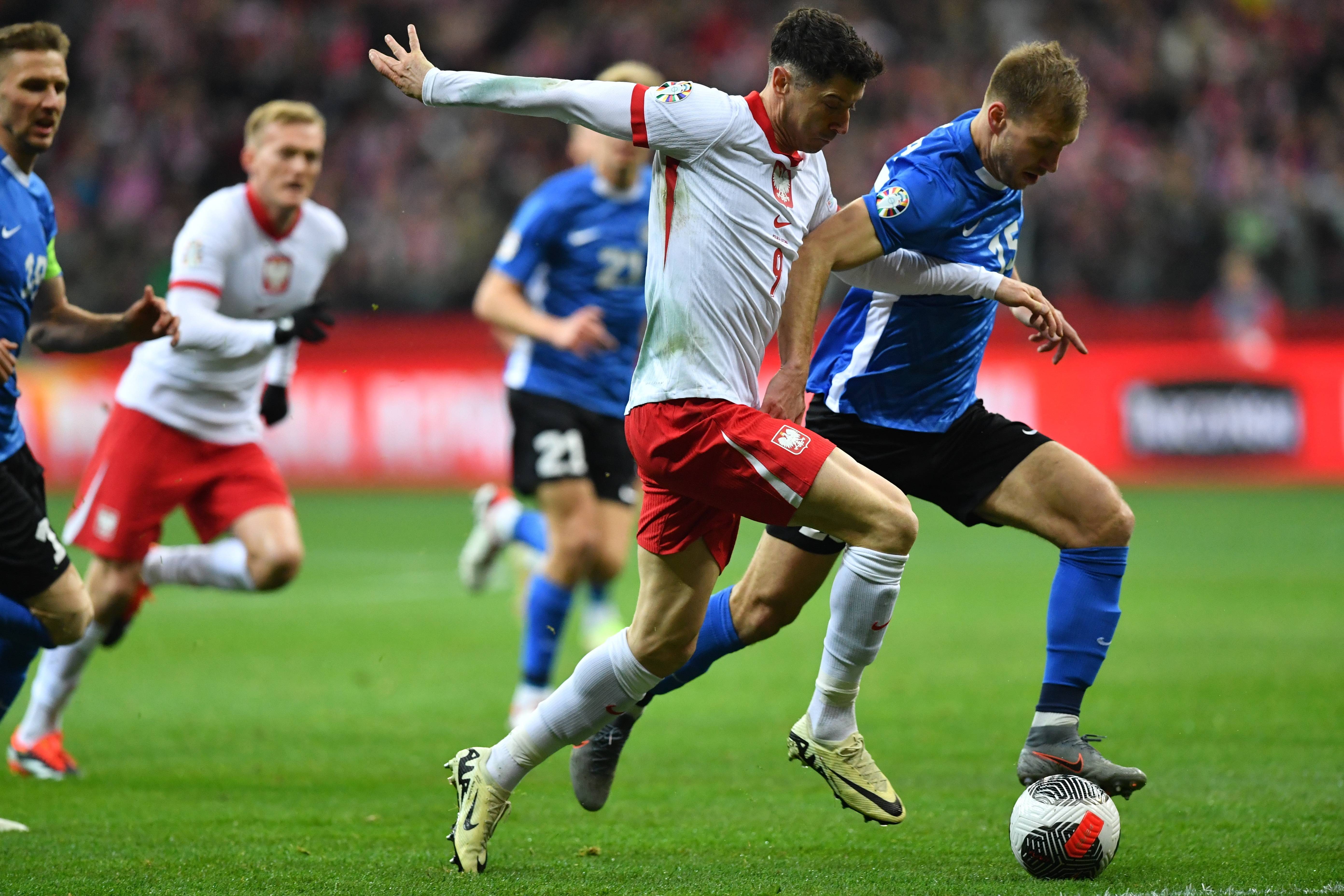 波兰队备战艰苦奋斗,备战士气高昂 波兰队备战艰苦奋斗,备战士气高昂